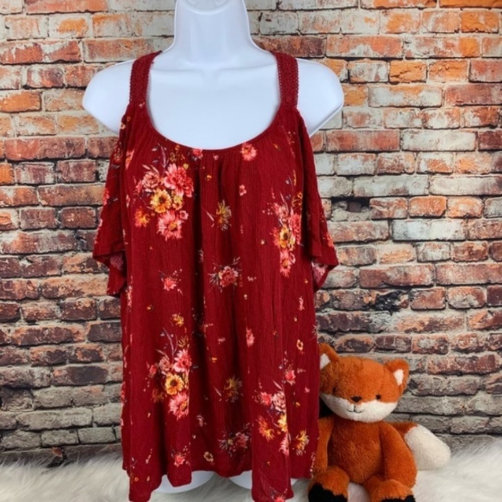 Torrid cold shoulder top red floral crepe size 3